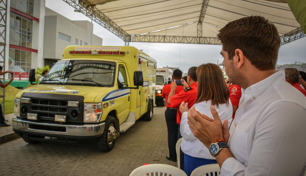 Nuevas ambulancias y equipos médicos de emergencia serán  claves para urgencias en Manabí